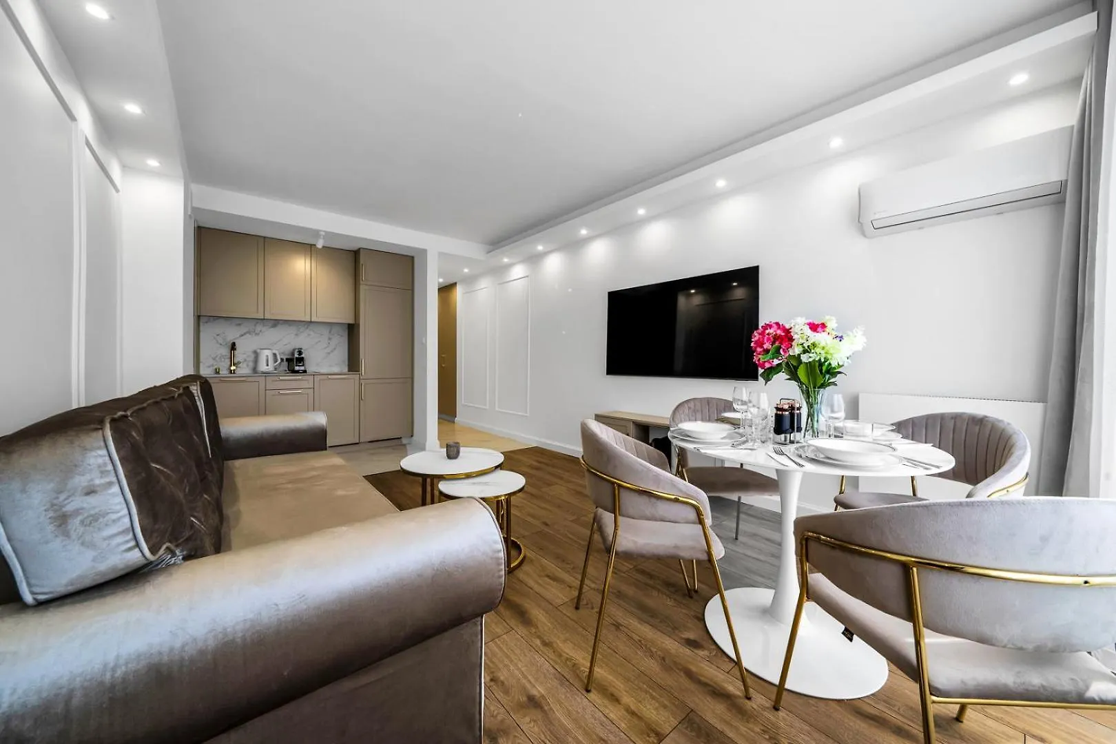 Warsaw Centrum Apartment - Workspace, Balcony - By Rentujemy
