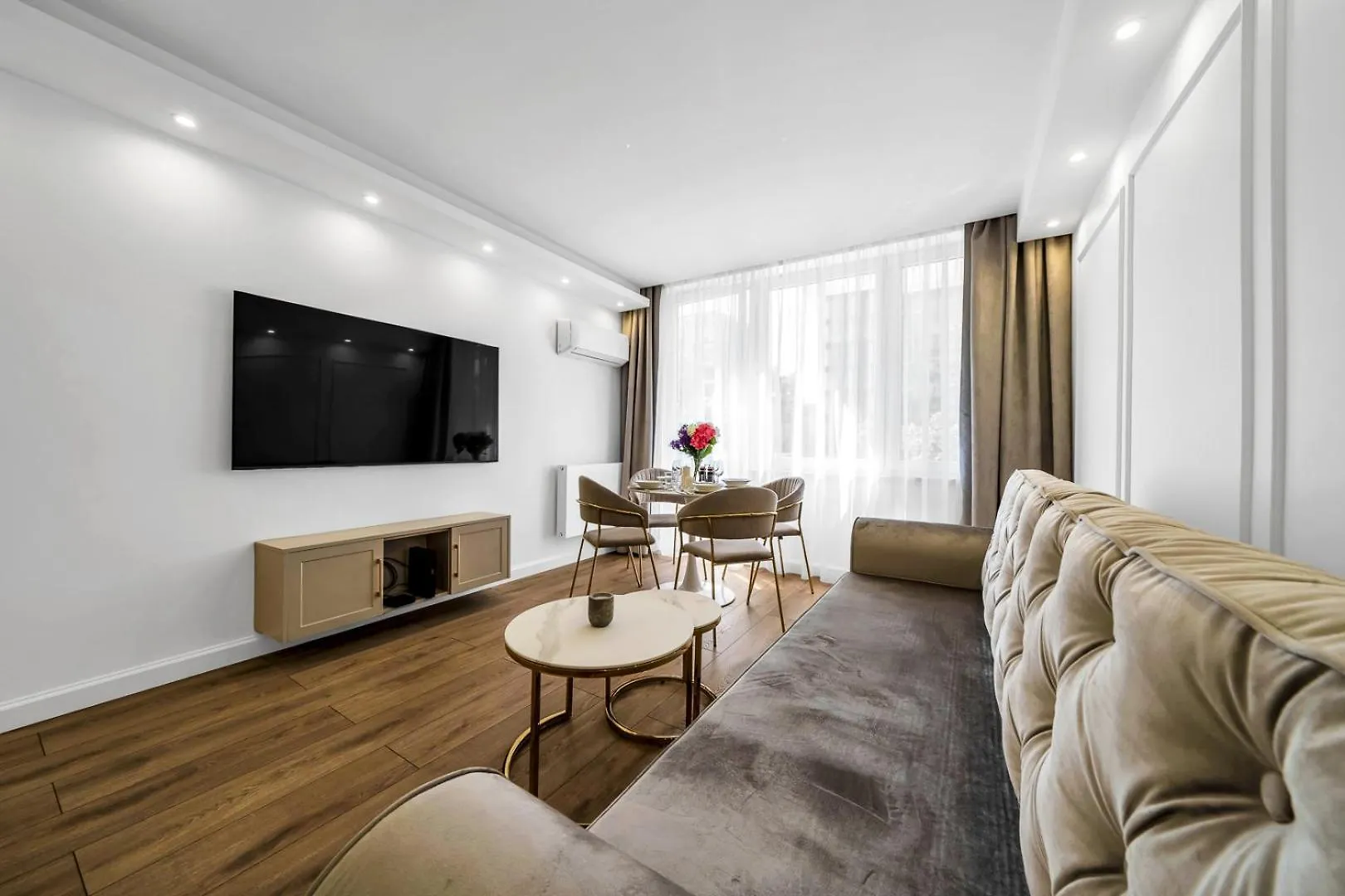 Warsaw Centrum Apartment - Workspace, Balcony - By Rentujemy Poland
